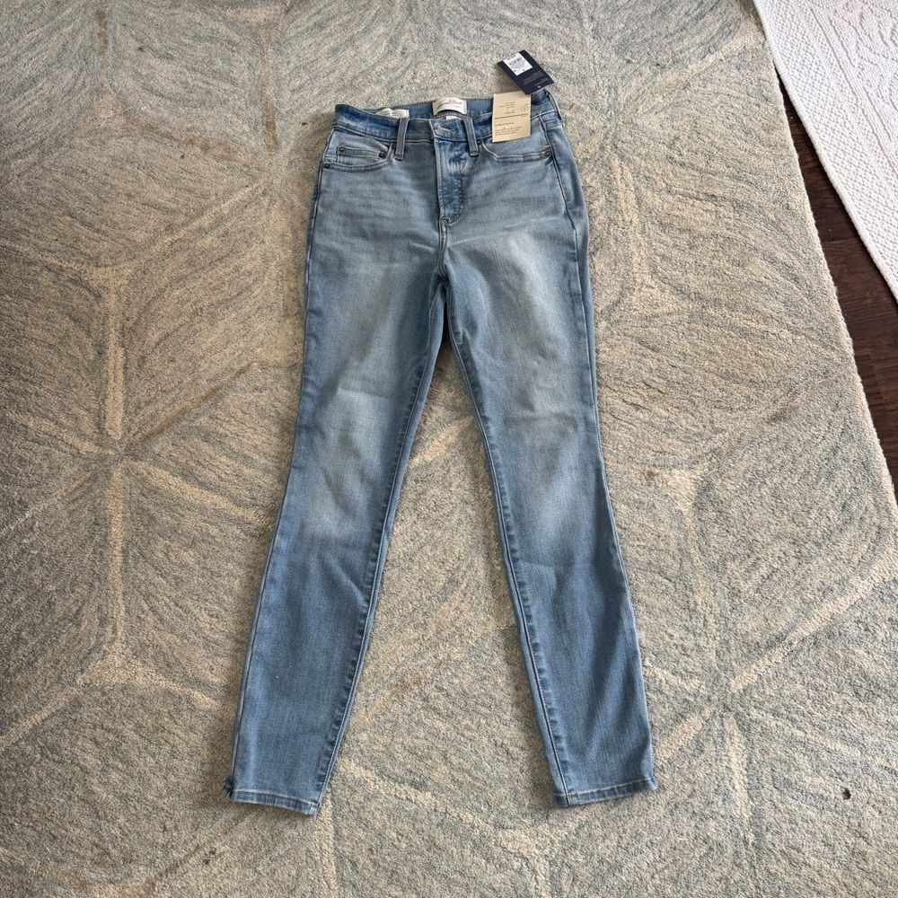 Universal threads high-rise skinny Classic wash Jeans-new with tags size 6
